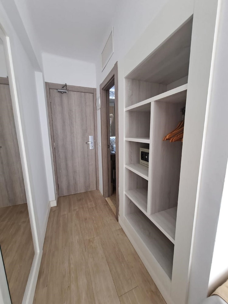 Hotel BelleVue Vistanova — Hotel rooms in Magaluf, Balearic Islands