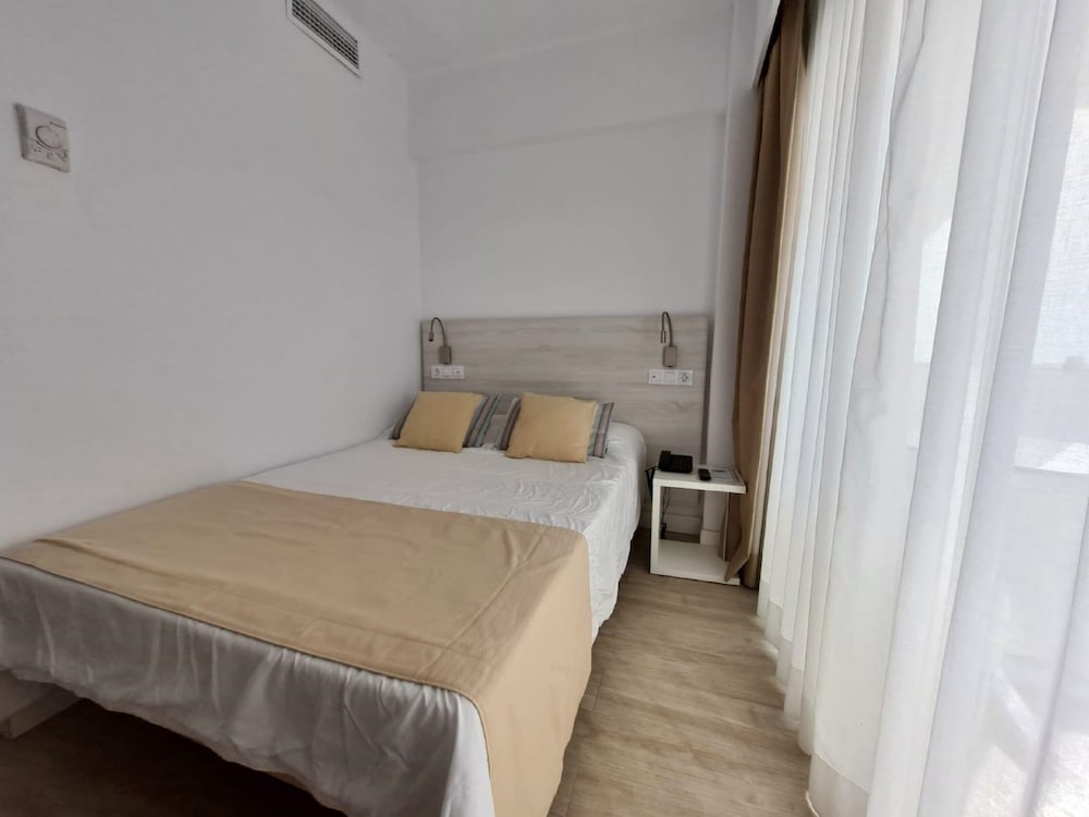 Hotel BelleVue Vistanova — Hotel rooms in Magaluf, Balearic Islands