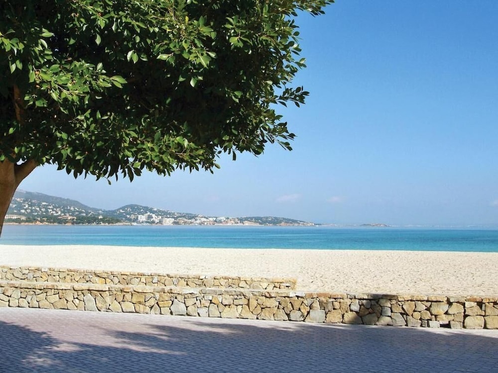 Hotel BelleVue Vistanova — Beach in Magaluf, Balearic Islands