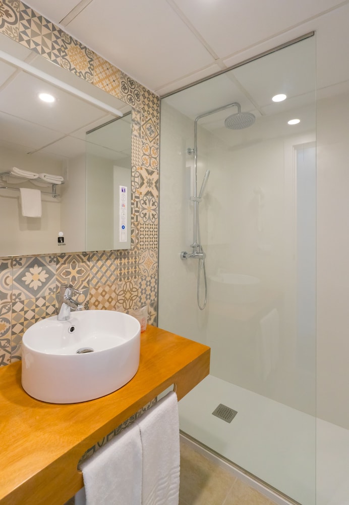 Hotel BelleVue Vistanova — Hotel rooms in Magaluf, Balearic Islands
