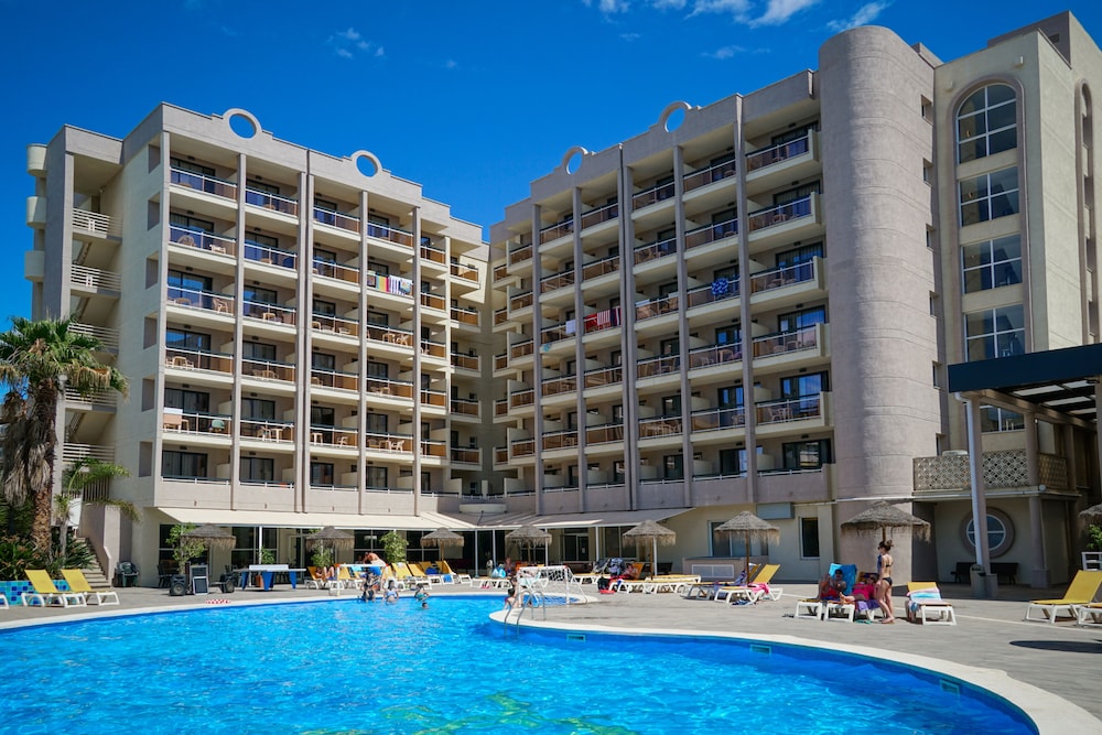 Ohtels Belvedere — Swimming pool in Salou, Catalonia
