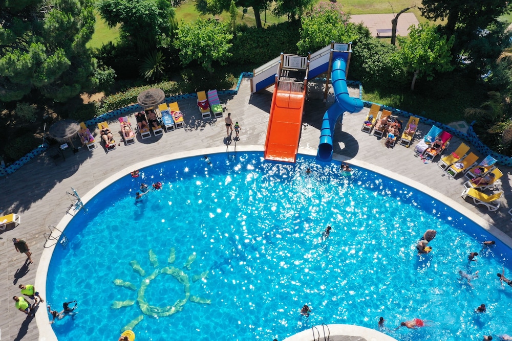 Ohtels Belvedere — Swimming pool in Salou, Catalonia