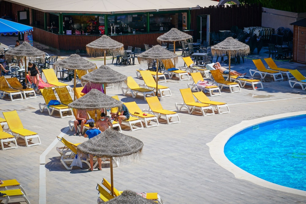 Ohtels Belvedere — Swimming pool in Salou, Catalonia