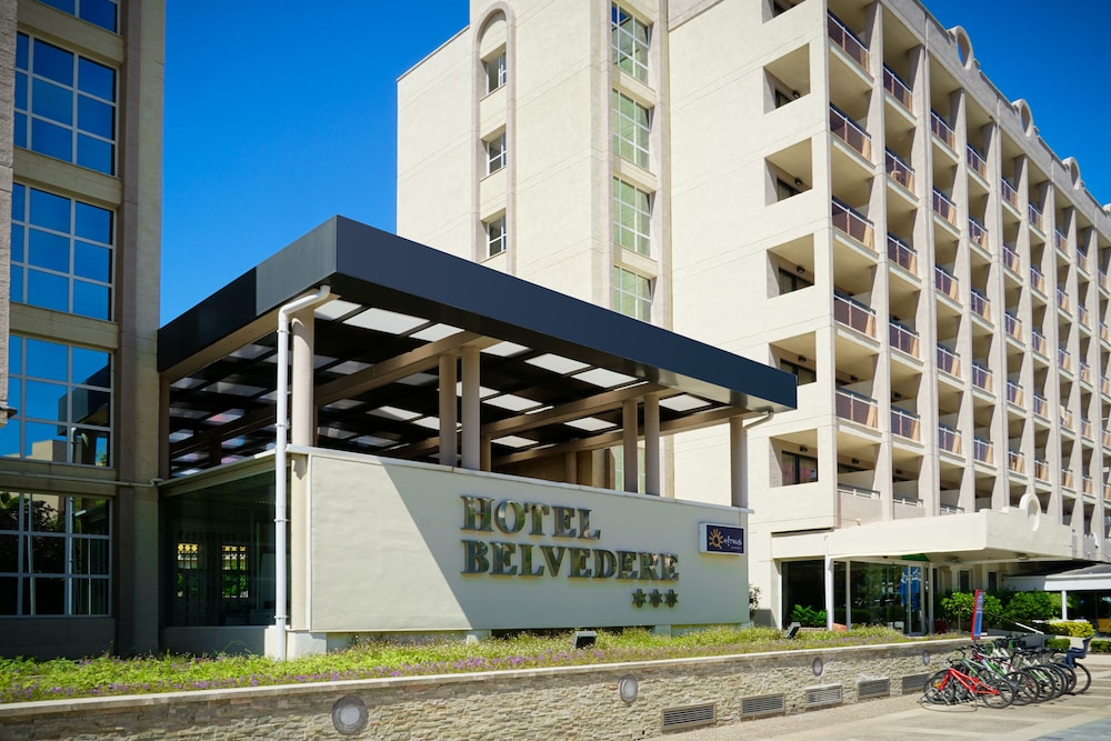 Ohtels Belvedere — Hotel building in Salou, Catalonia