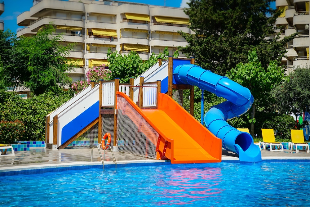 Ohtels Belvedere — Swimming pool in Salou, Catalonia