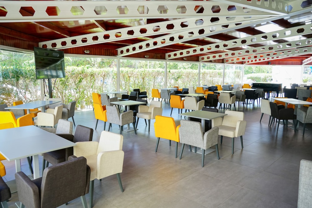 Ohtels Belvedere — Restaurant & bars in Salou, Catalonia