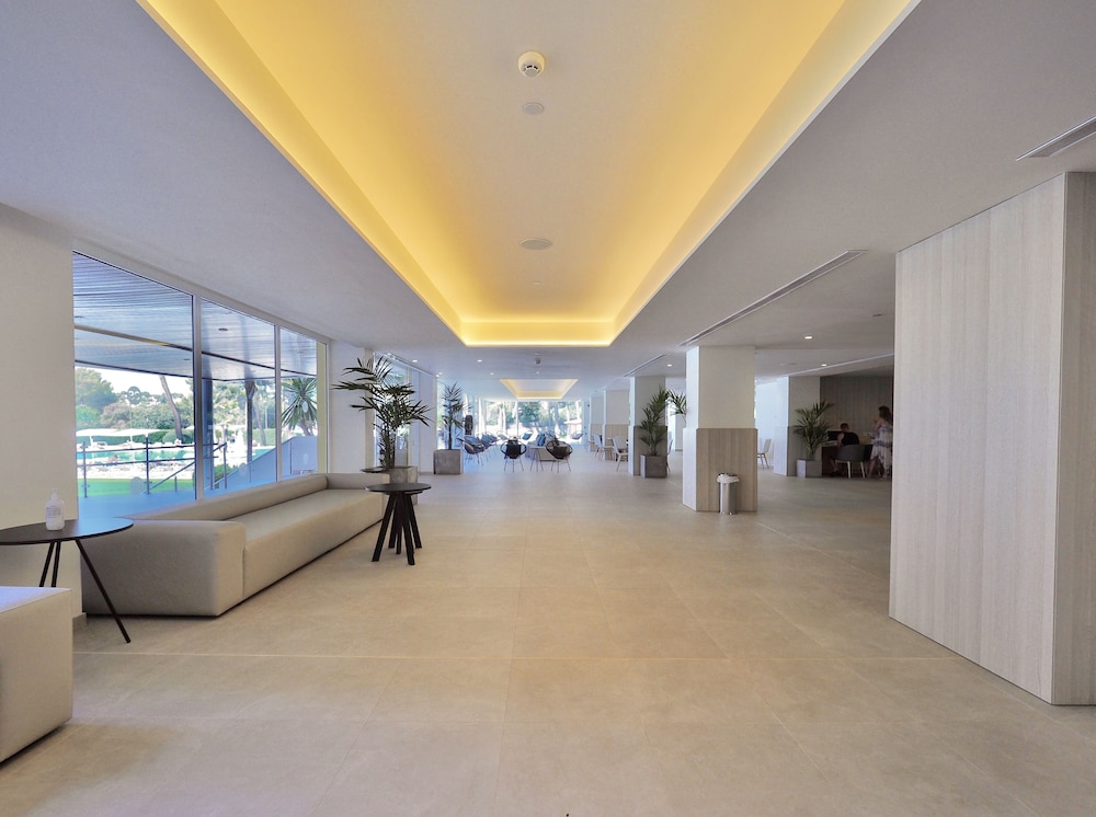 BQ Belvedere Hotel — Hotel building in La Bonanova, Balearic Islands