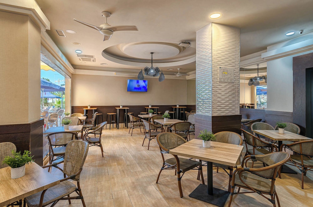 Benalmádena Palace - Hotel SPA & Apartments — Restaurant & bars in Benalmadena, Andalusia