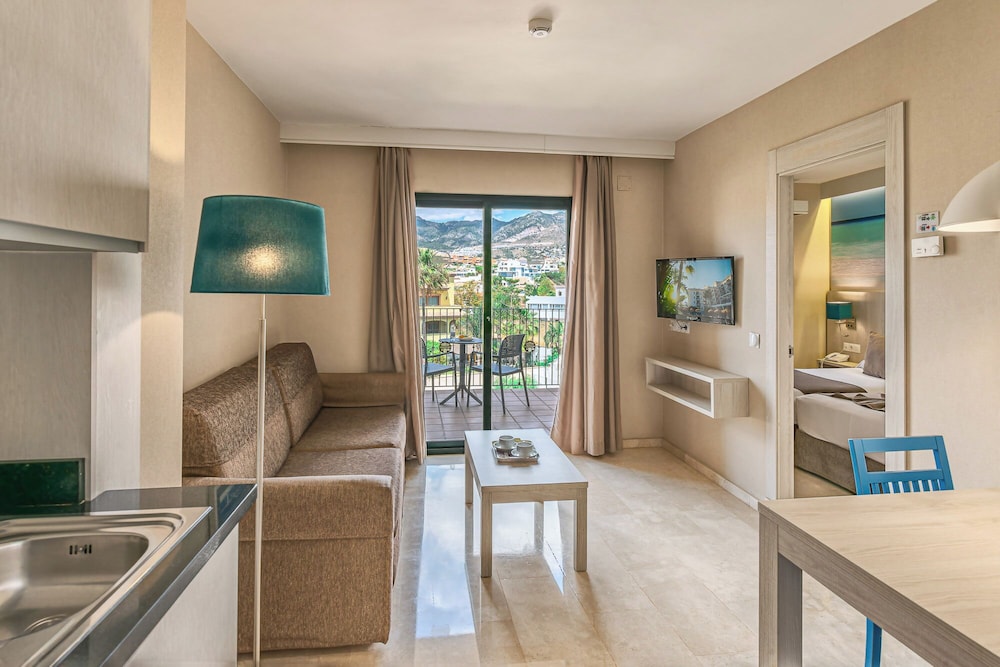 Benalmádena Palace - Hotel SPA & Apartments — Hotel rooms in Benalmadena, Andalusia