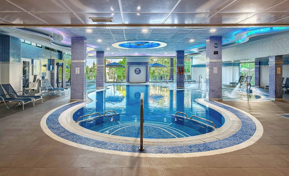Benalmádena Palace - Hotel SPA & Apartments — Swimming pool in Benalmadena, Andalusia