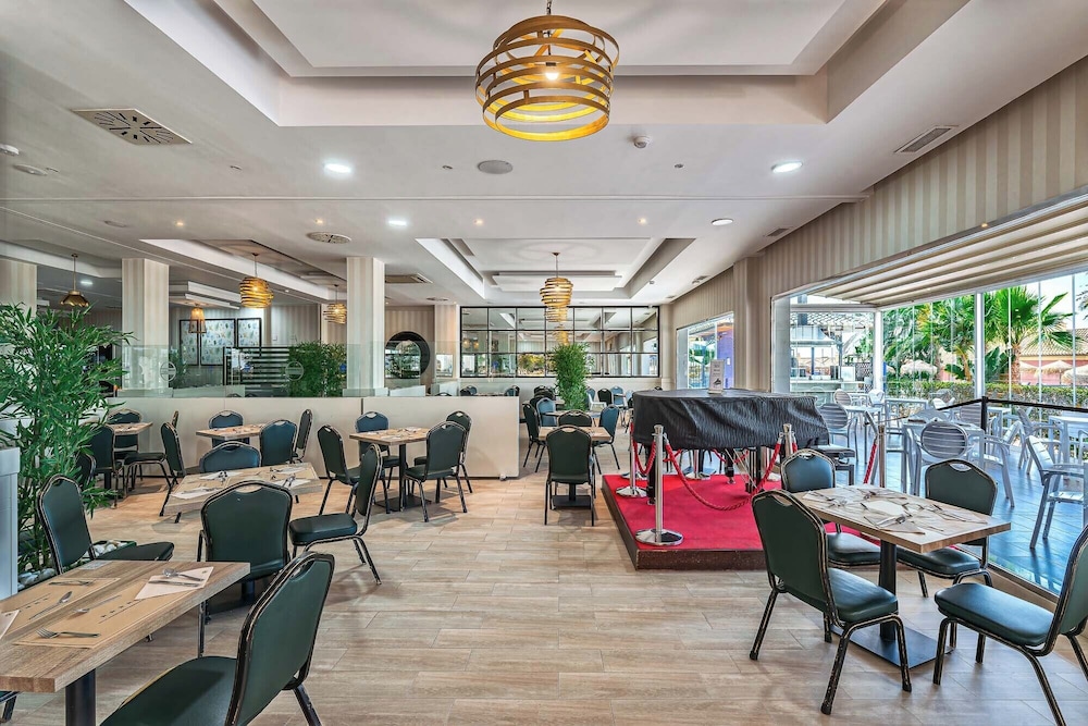 Benalmádena Palace - Hotel SPA & Apartments — Restaurant & bars in Benalmadena, Andalusia