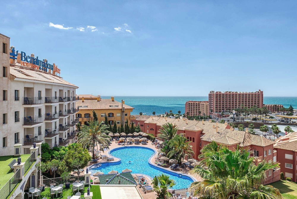 Benalmádena Palace - Hotel SPA & Apartments — Swimming pool in Benalmadena, Andalusia