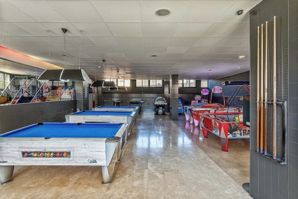 Benalmádena Palace - Hotel SPA & Apartments — Sports & recreation in Benalmadena, Andalusia