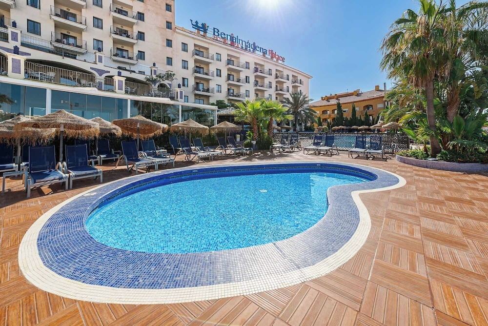 Benalmádena Palace - Hotel SPA & Apartments — Swimming pool in Benalmadena, Andalusia