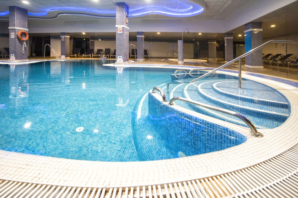 Benalmádena Palace - Hotel SPA & Apartments — Swimming pool in Benalmadena, Andalusia