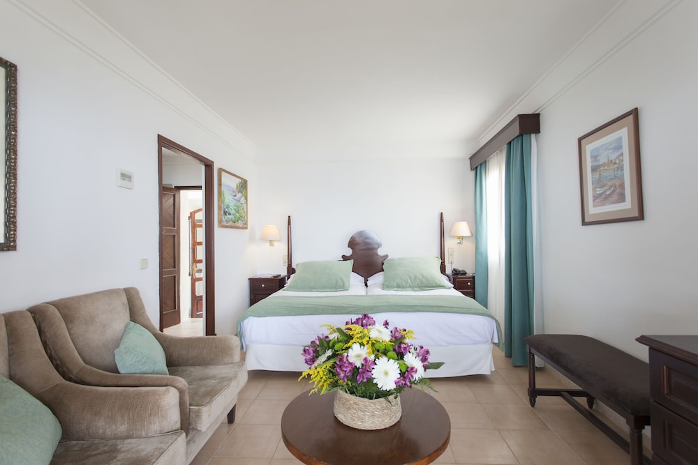 Hotel Bendinat — Hotel rooms in Portals Nous, Balearic Islands