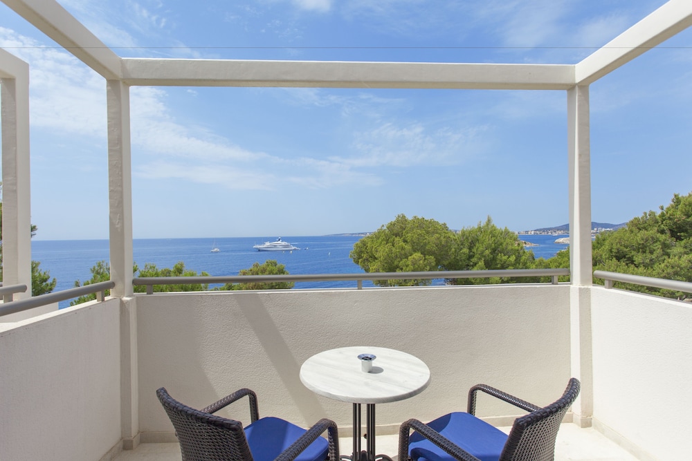 Hotel Bendinat — Hotel rooms in Portals Nous, Balearic Islands