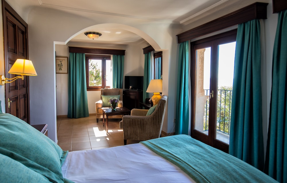 Hotel Bendinat — Hotel rooms in Portals Nous, Balearic Islands
