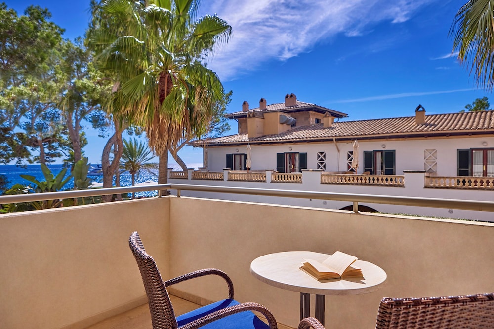 Hotel Bendinat — Hotel building in Portals Nous, Balearic Islands