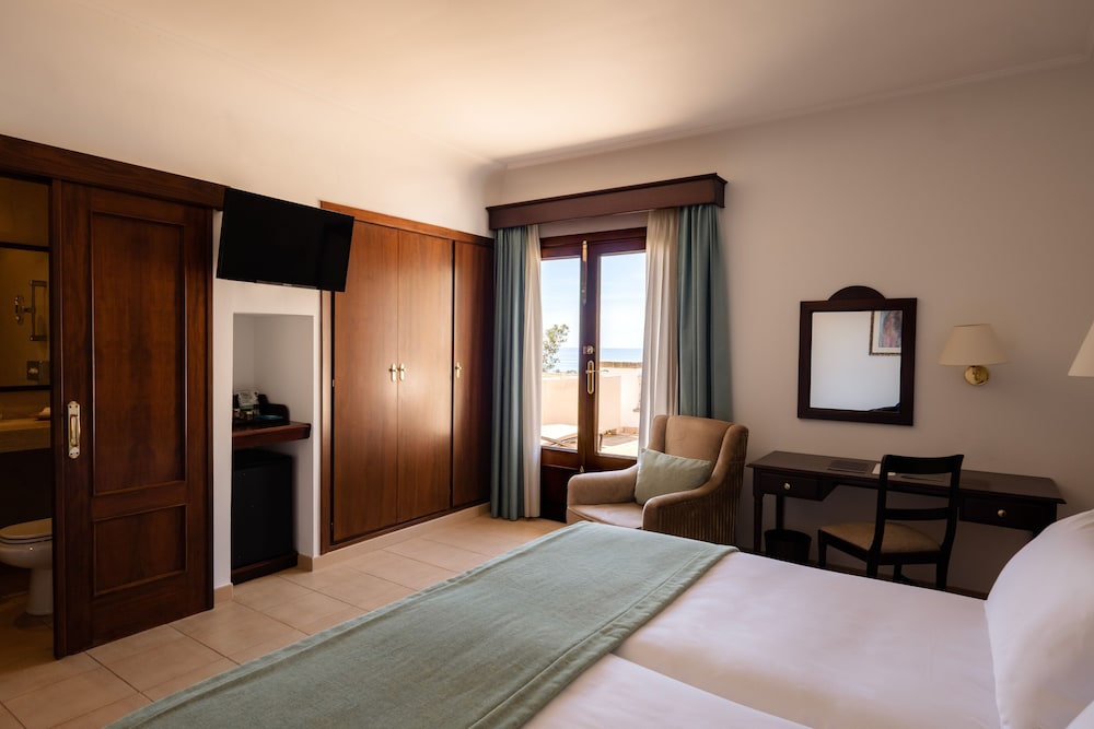 Hotel Bendinat — Hotel rooms in Portals Nous, Balearic Islands