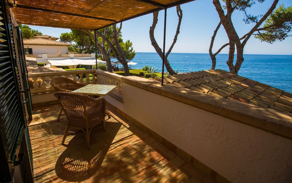 Hotel Bendinat — Hotel building in Portals Nous, Balearic Islands