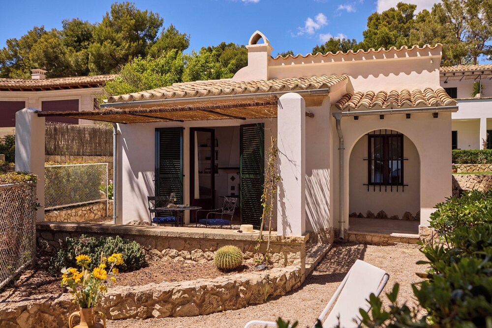 Hotel Bendinat — Hotel building in Portals Nous, Balearic Islands