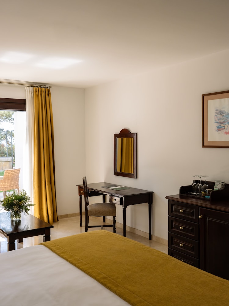 Hotel Bendinat — Hotel rooms in Portals Nous, Balearic Islands