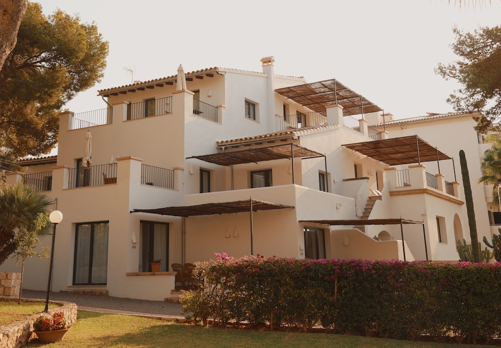 Hotel Bendinat — Hotel building in Portals Nous, Balearic Islands