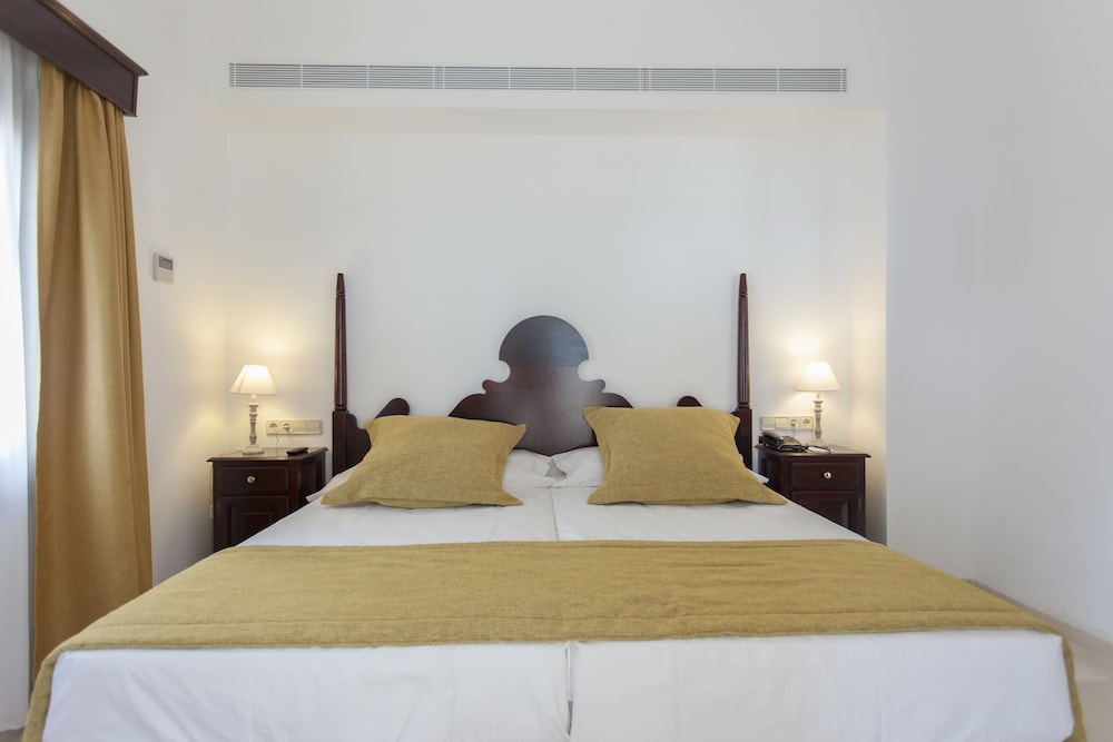 Hotel Bendinat — Hotel rooms in Portals Nous, Balearic Islands