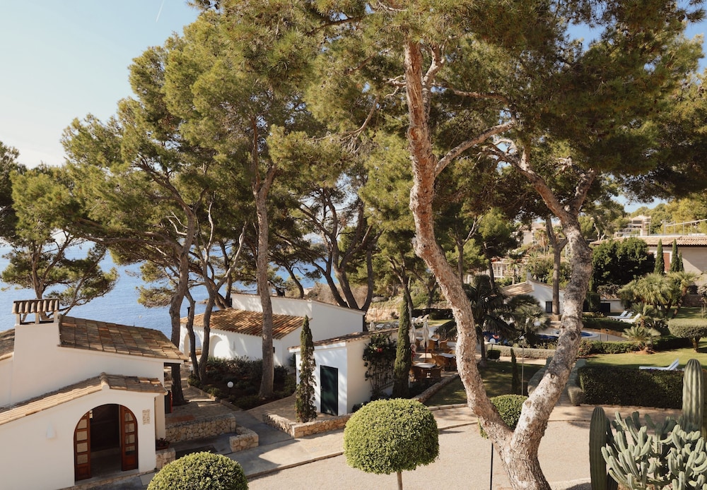 Hotel Bendinat — Hotel building in Portals Nous, Balearic Islands