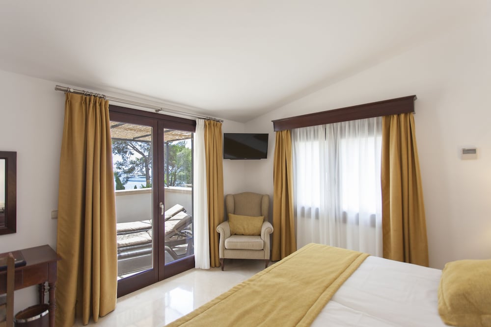 Hotel Bendinat — Hotel rooms in Portals Nous, Balearic Islands
