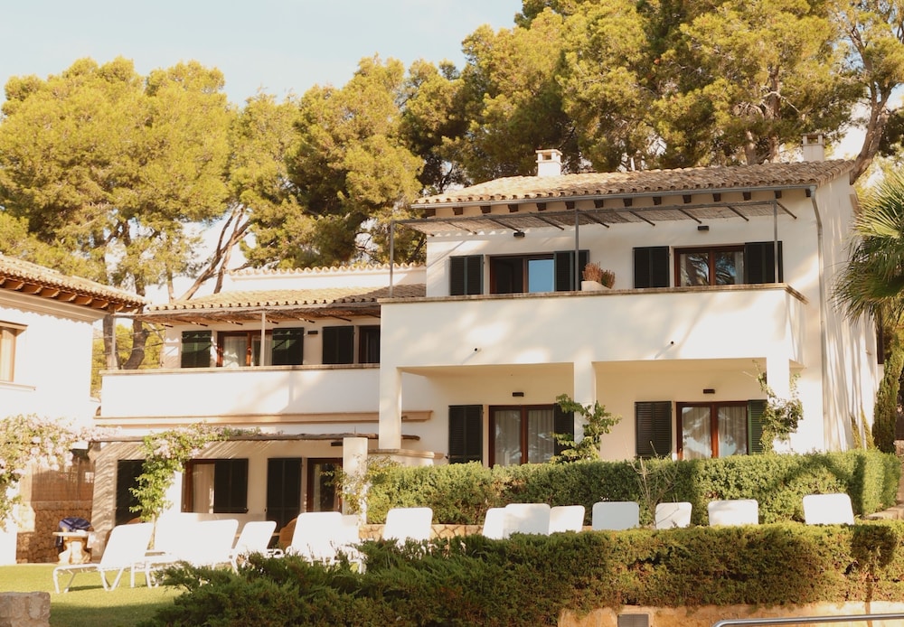 Hotel Bendinat — Hotel building in Portals Nous, Balearic Islands