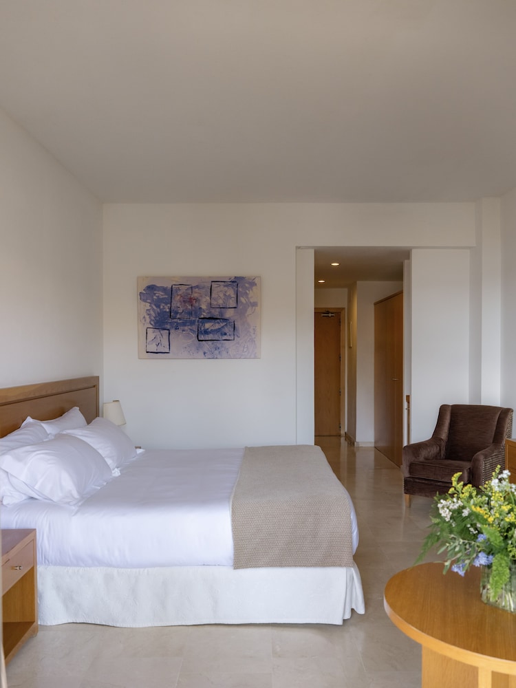 Hotel Bendinat — Hotel rooms in Portals Nous, Balearic Islands