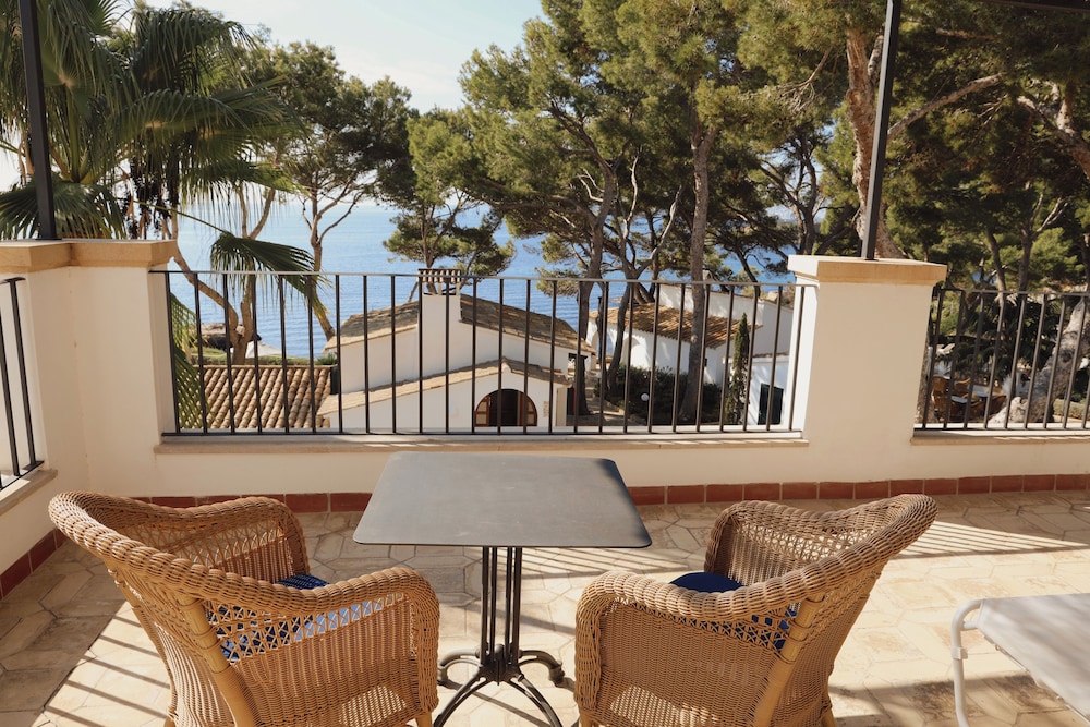 Hotel Bendinat — Hotel building in Portals Nous, Balearic Islands