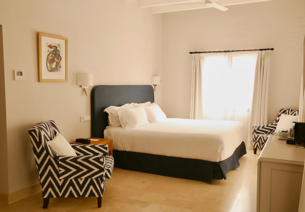Hotel Bendinat — Hotel rooms in Portals Nous, Balearic Islands