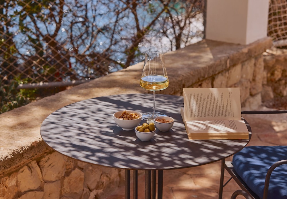 Hotel Bendinat — Restaurant & bars in Portals Nous, Balearic Islands
