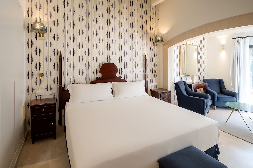 Hotel Bendinat — Hotel rooms in Portals Nous, Balearic Islands