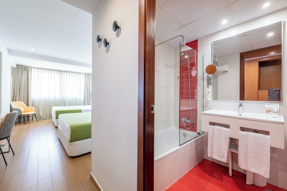 Climia Benidorm Plaza 4* Hotel — Hotel rooms in Benidorm, Valencian Community