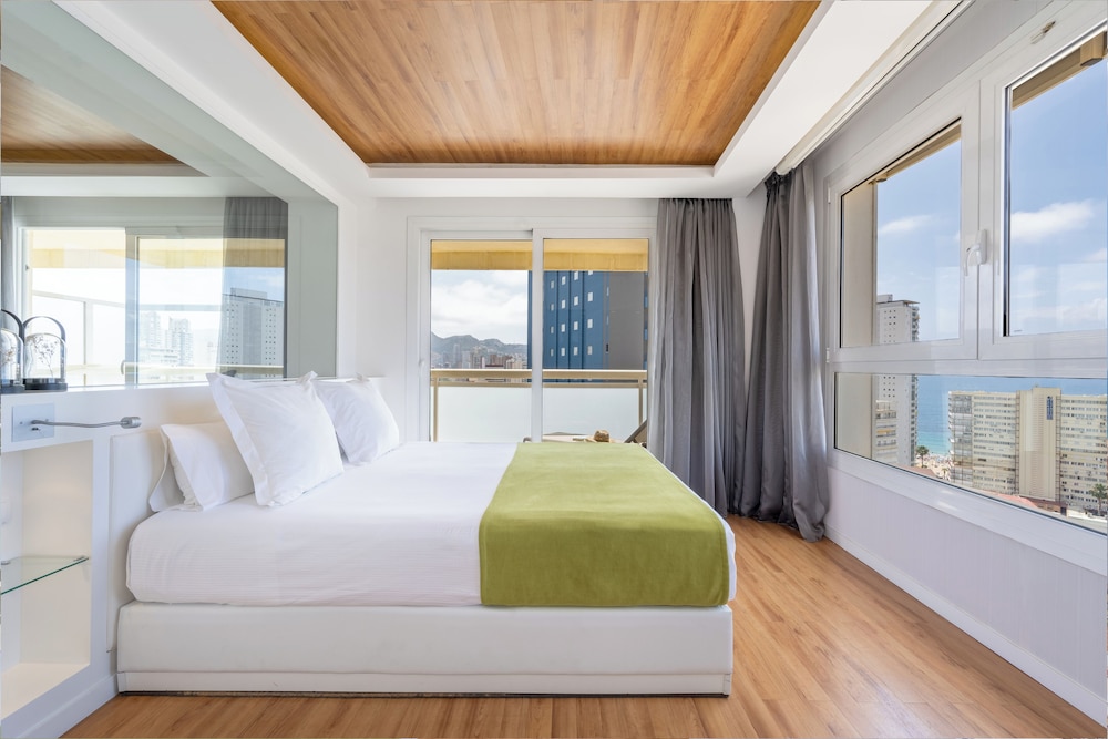 Climia Benidorm Plaza 4* Hotel — Hotel rooms in Benidorm, Valencian Community
