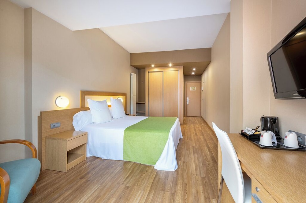 Climia Benidorm Plaza 4* Hotel — Hotel rooms in Benidorm, Valencian Community