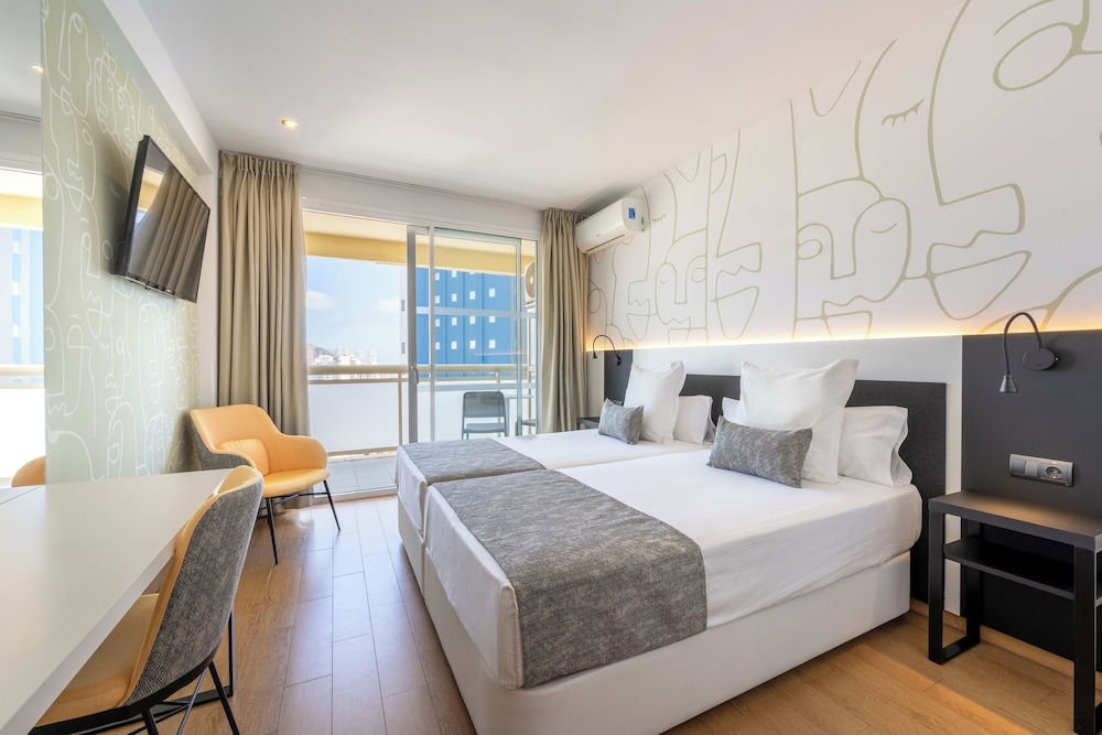 Climia Benidorm Plaza 4* Hotel — Hotel rooms in Benidorm, Valencian Community