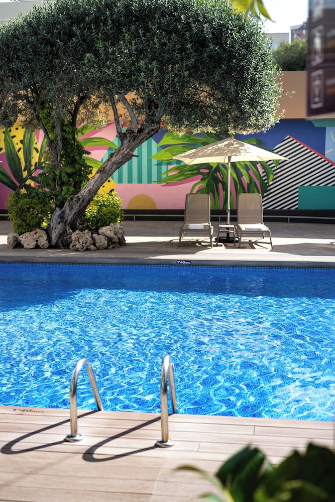 Climia Benidorm Plaza 4* Hotel — Swimming pool in Benidorm, Valencian Community
