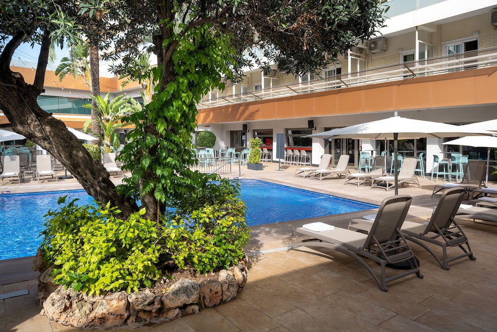 Climia Benidorm Plaza 4* Hotel — Hotel building in Benidorm, Valencian Community