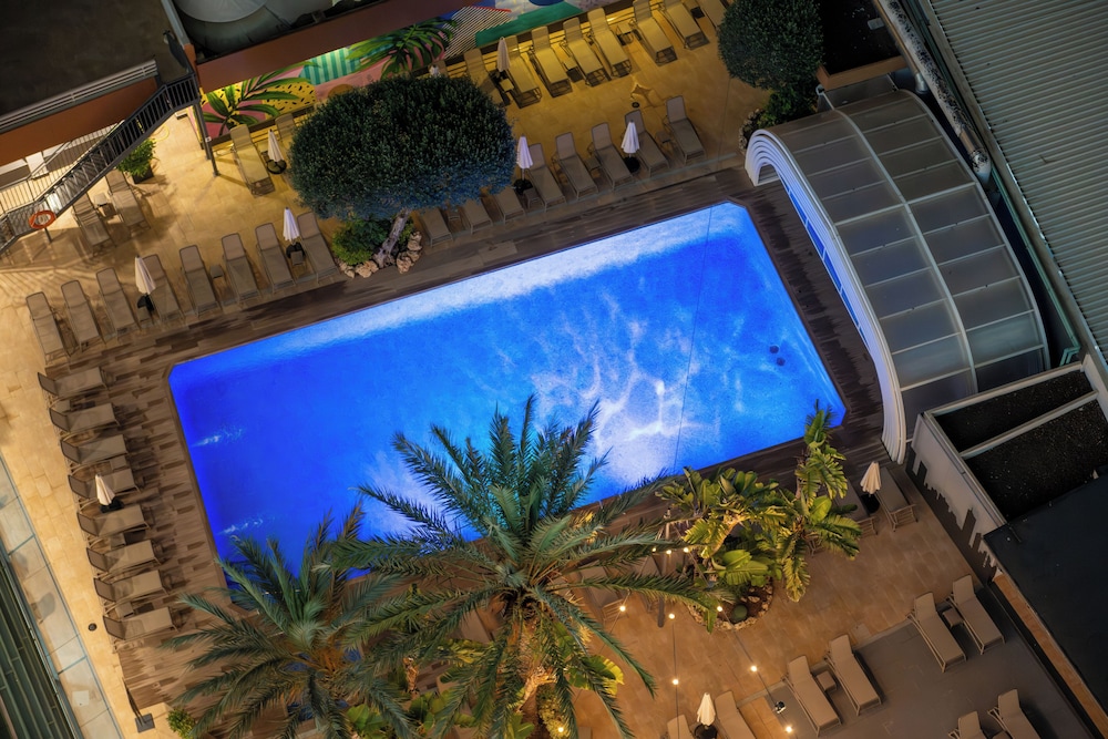Climia Benidorm Plaza 4* Hotel — Swimming pool in Benidorm, Valencian Community