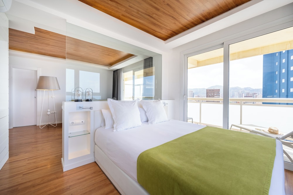 Climia Benidorm Plaza 4* Hotel — Hotel rooms in Benidorm, Valencian Community