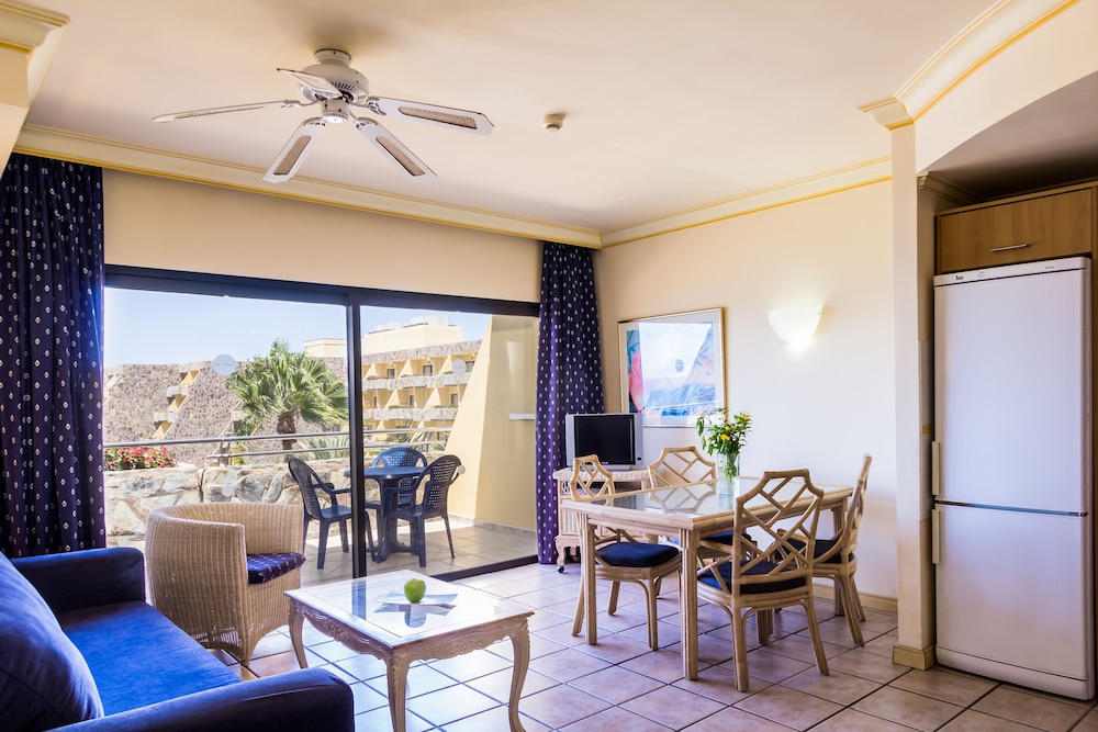 BlueBay Beach Club Aparthotel — Hotel rooms in Bahia Feliz, Canary Islands