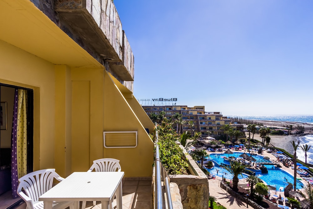 BlueBay Beach Club Aparthotel — Hotel building in Bahia Feliz, Canary Islands