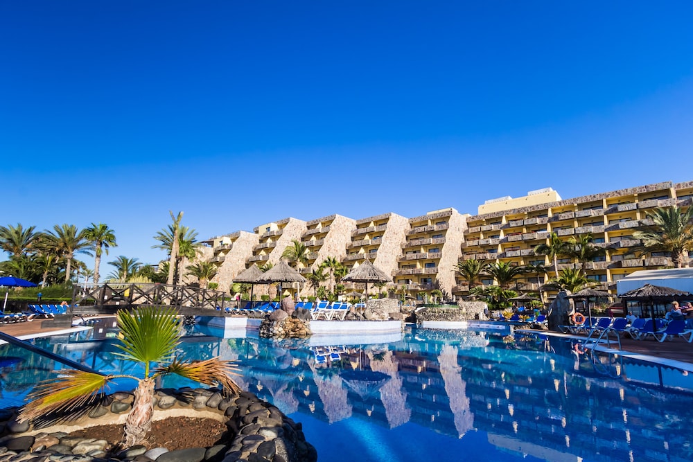 BlueBay Beach Club Aparthotel — Swimming pool in Bahia Feliz, Canary Islands