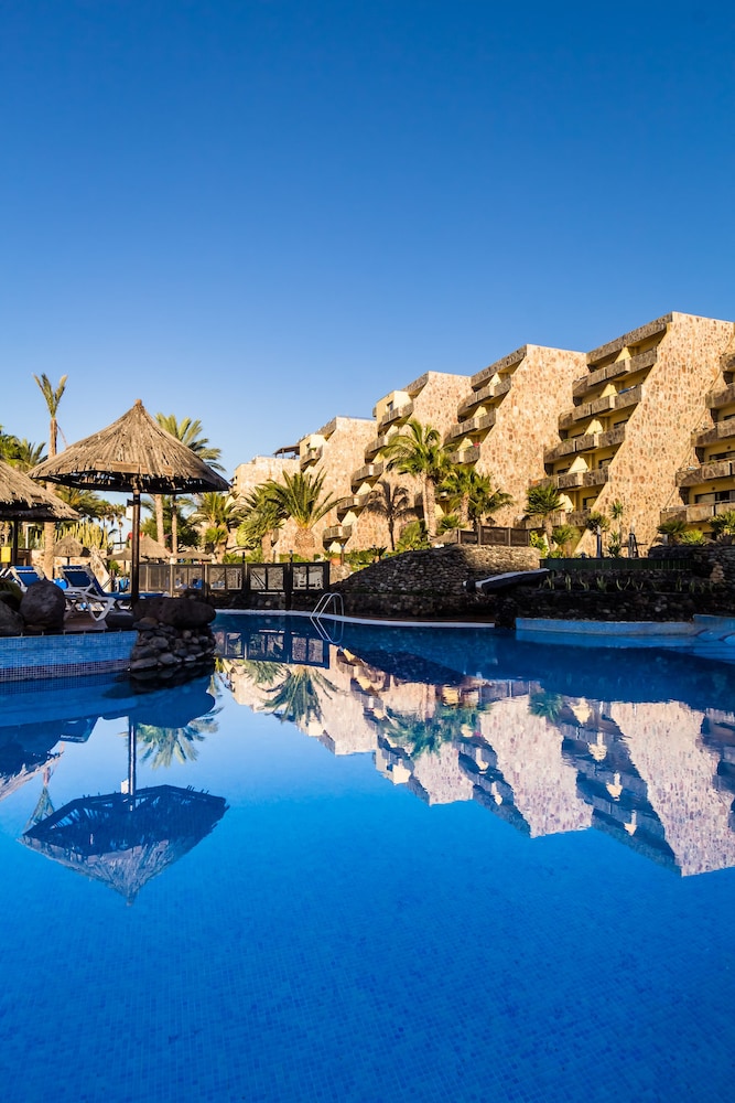 BlueBay Beach Club Aparthotel — Swimming pool in Bahia Feliz, Canary Islands
