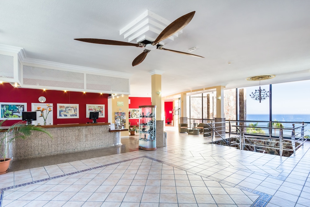 BlueBay Beach Club Aparthotel — Hotel building in Bahia Feliz, Canary Islands